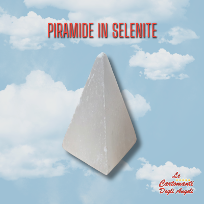 Piramide in Selenite